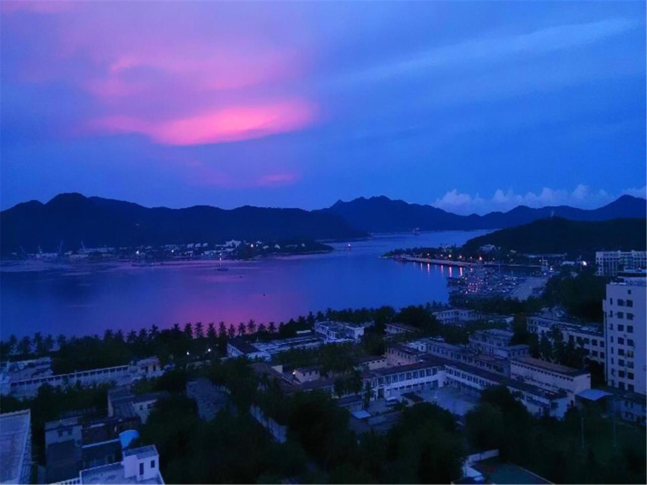 Gentle Grown Sanya Seashore Hotel Exterior photo